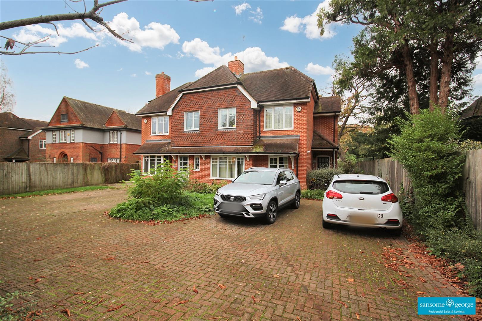 2 bed property in Parkside Road, Reading